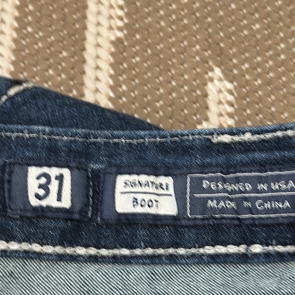 Miss Me Distressed Signature Boot Jean JM1232B Size 31 Inseam 34 Color MK 323 - Picture 4 of 17